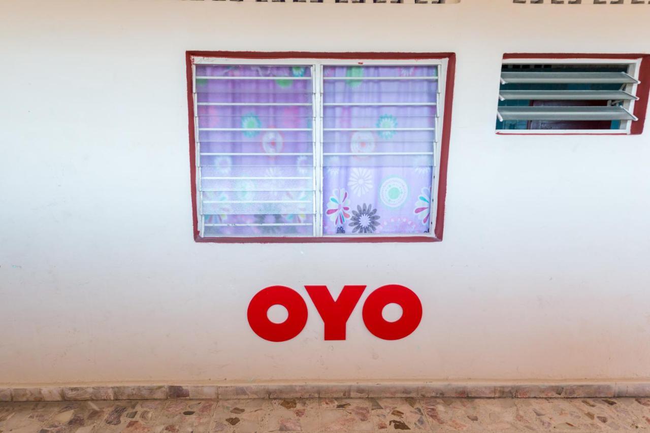 Oyo Hotel Rubi Сиуатанехо Экстерьер фото