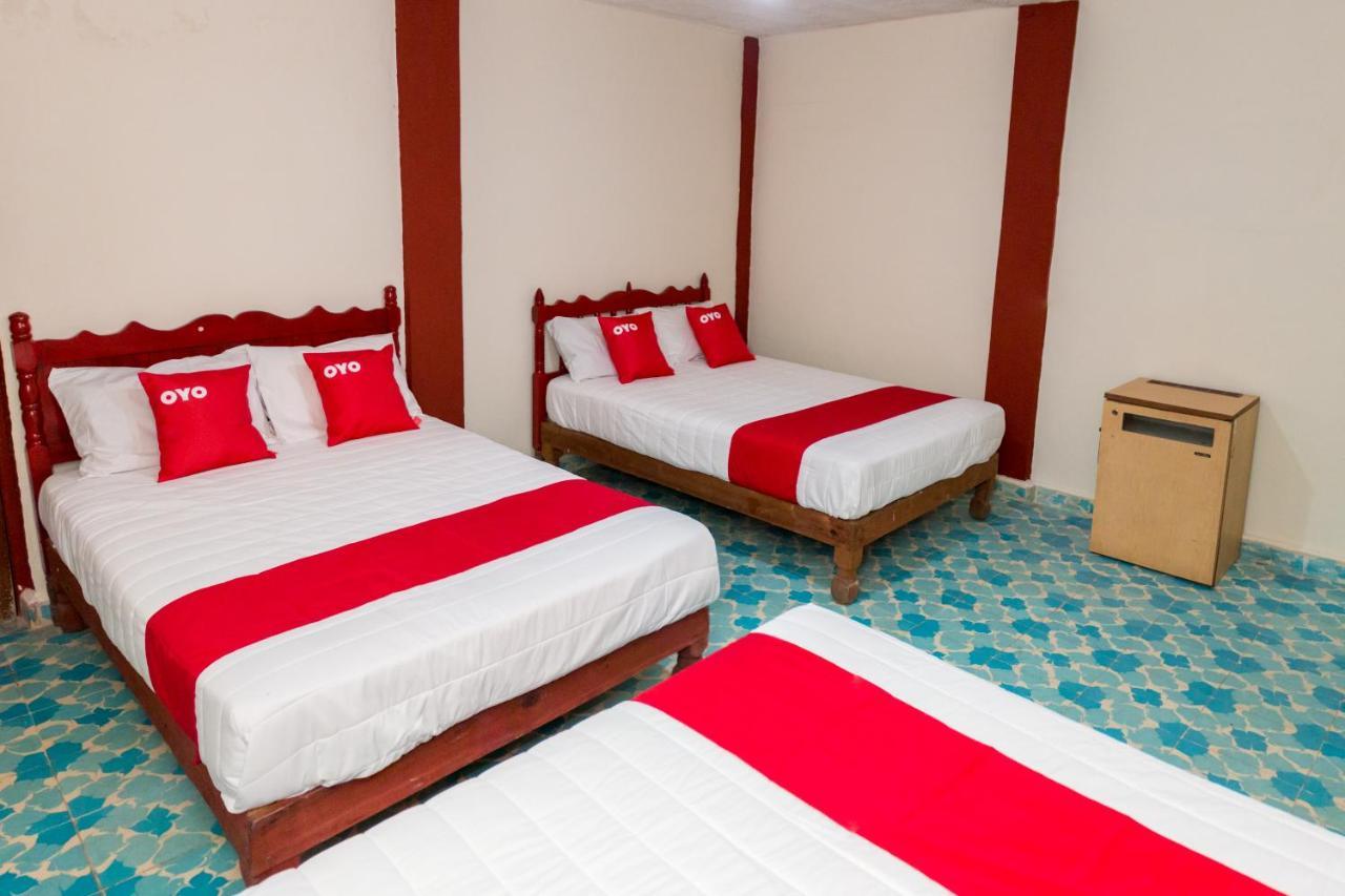 Oyo Hotel Rubi Сиуатанехо Экстерьер фото