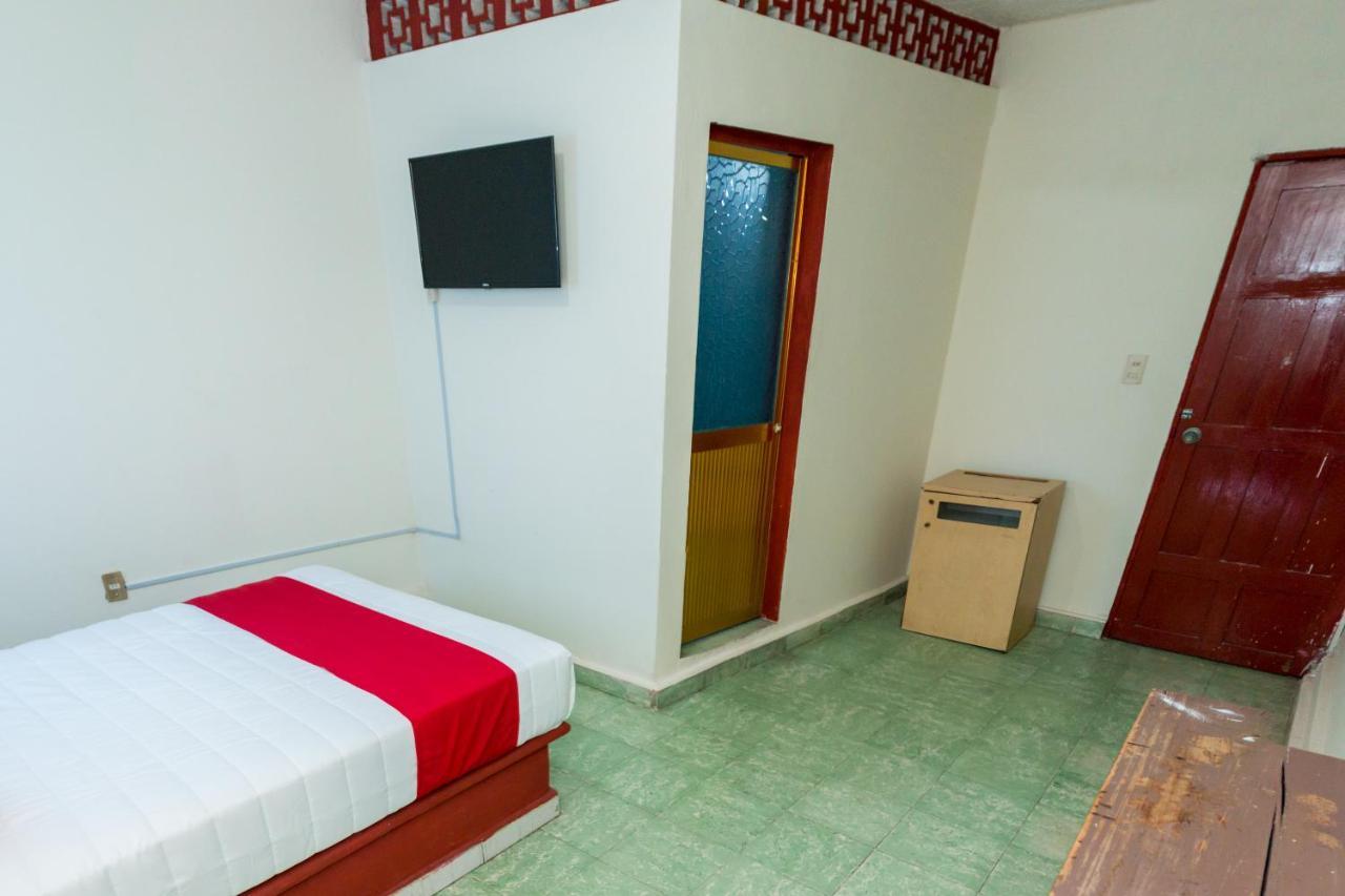 Oyo Hotel Rubi Сиуатанехо Экстерьер фото