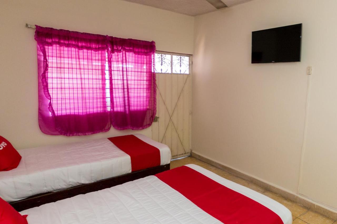 Oyo Hotel Rubi Сиуатанехо Экстерьер фото