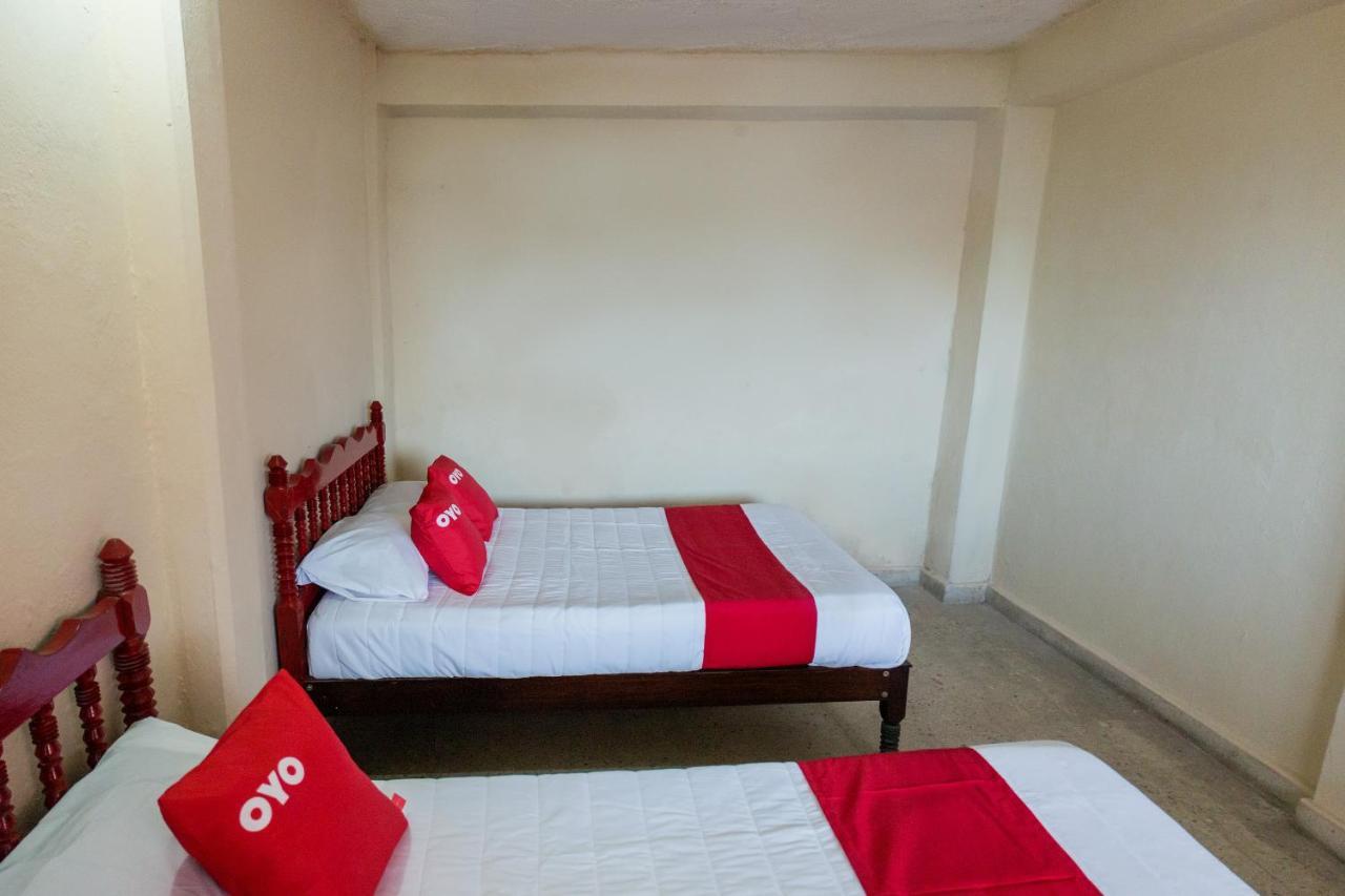 Oyo Hotel Rubi Сиуатанехо Экстерьер фото
