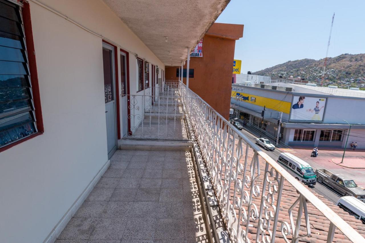 Oyo Hotel Rubi Сиуатанехо Экстерьер фото